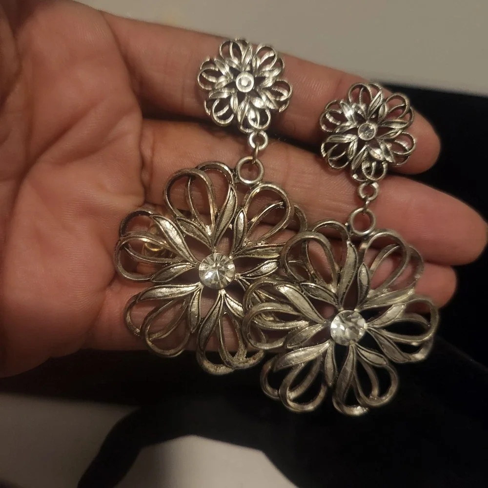 Vintage Silver Tone Tiered Floral Rhinestone Clip On Drop Statement Earrings‎